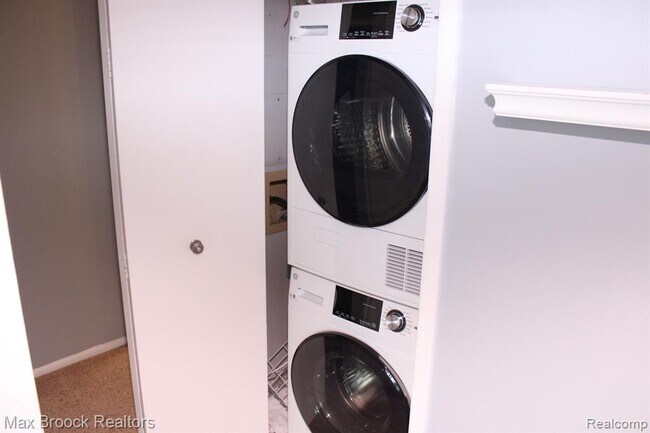 Building Photo - 150 Bird Ave