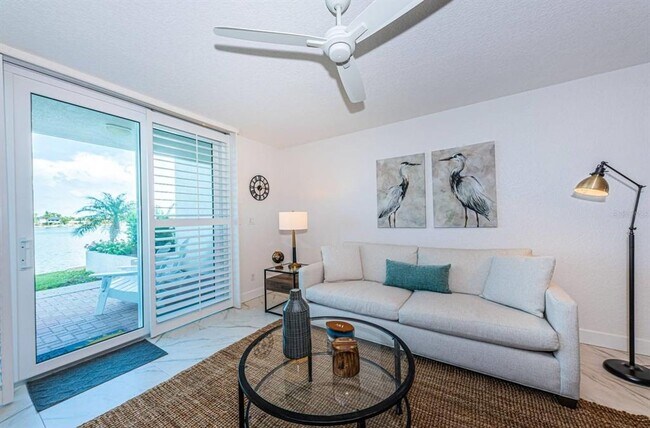 Building Photo - 6083 Bahia Del Mar Cir N