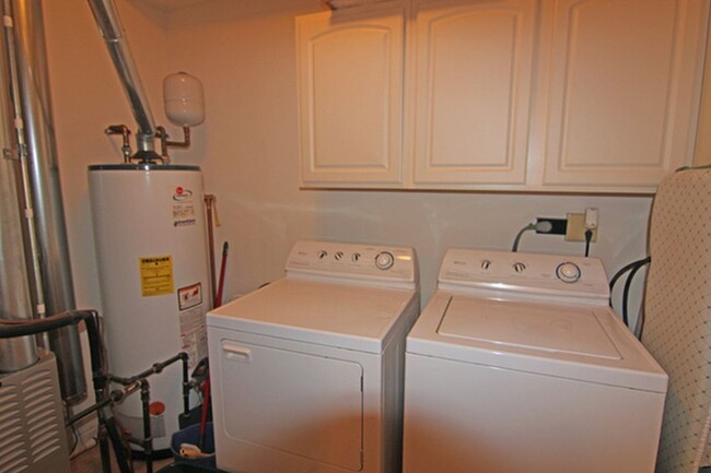 LAUNDRY - 2917 Concord Ln