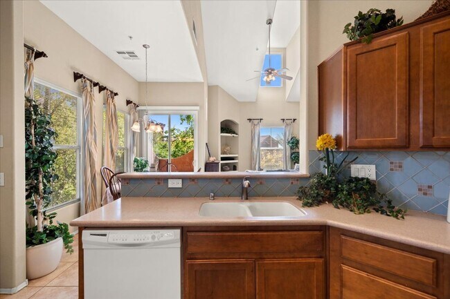 Building Photo - 3975 N Hualapai Way