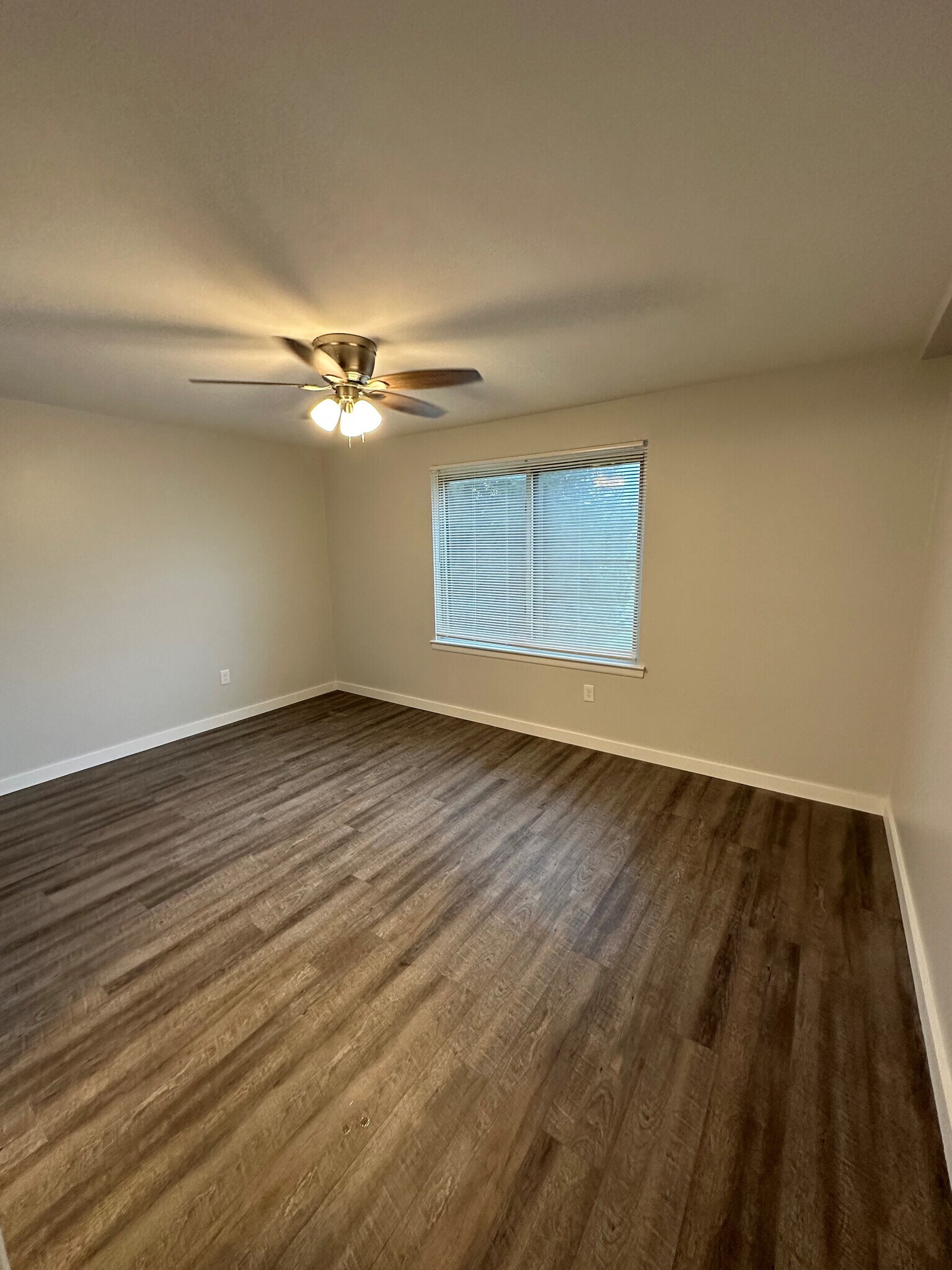 Building Photo - 32 Lancaster Est