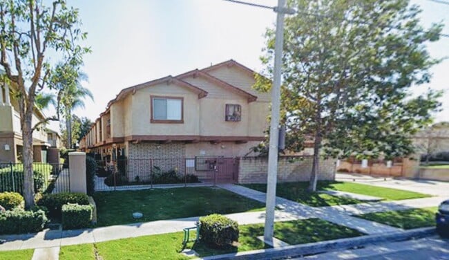 Building Photo - 7222 Melrose St