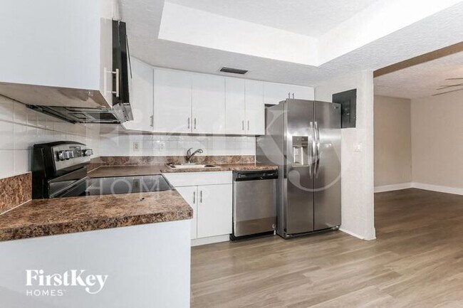 Building Photo - 127 2nd St