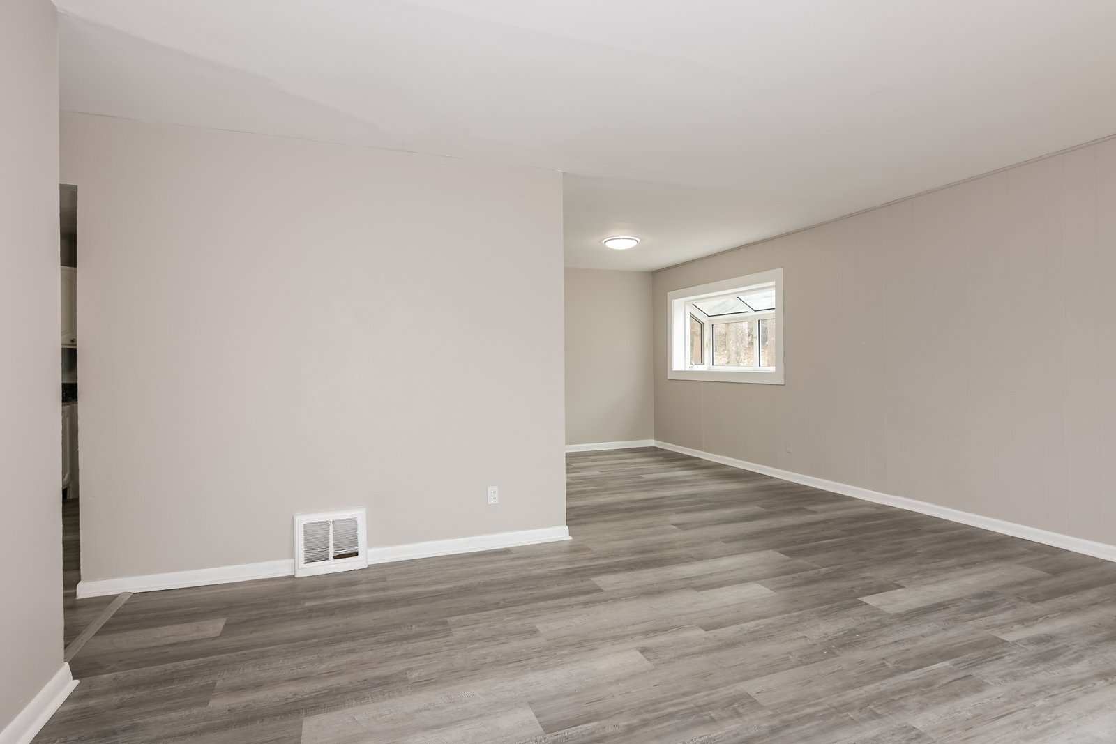 Building Photo - 1048 Renshaw Dr