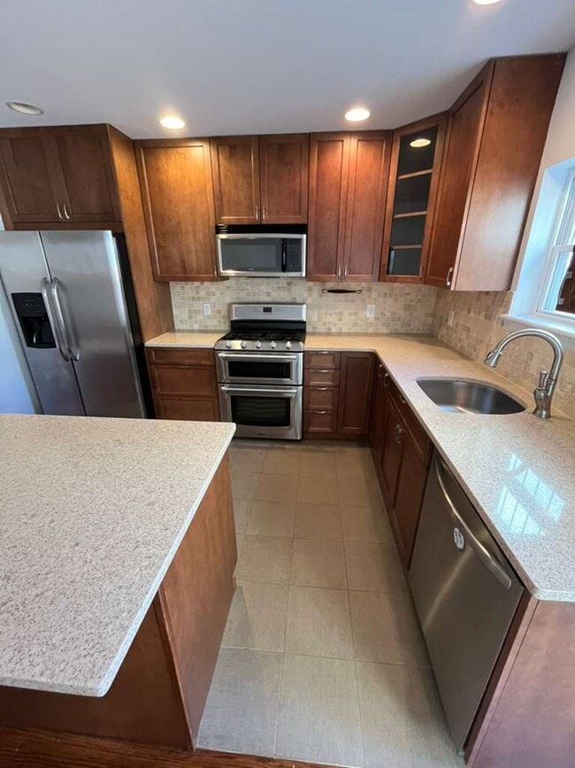 Building Photo - 2033 Kater St