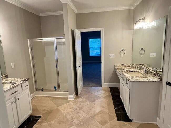 Building Photo - 9739 Valley Springs Dr