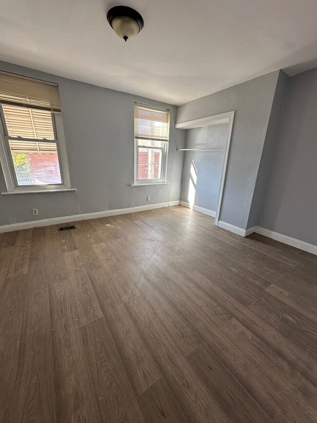 Building Photo - 4BR House Available for Rent!