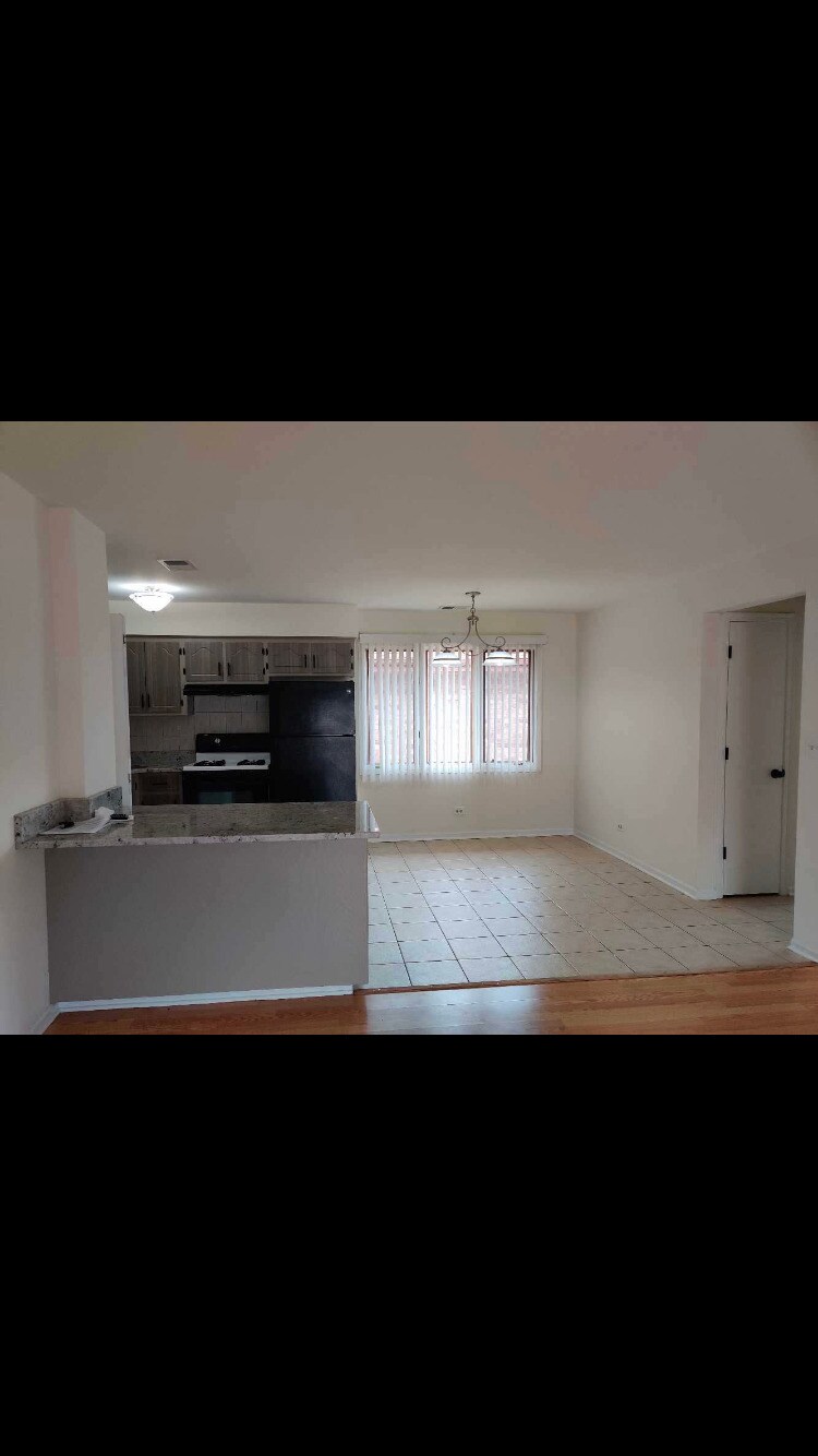 Building Photo - 9825 Ridgeland Ave