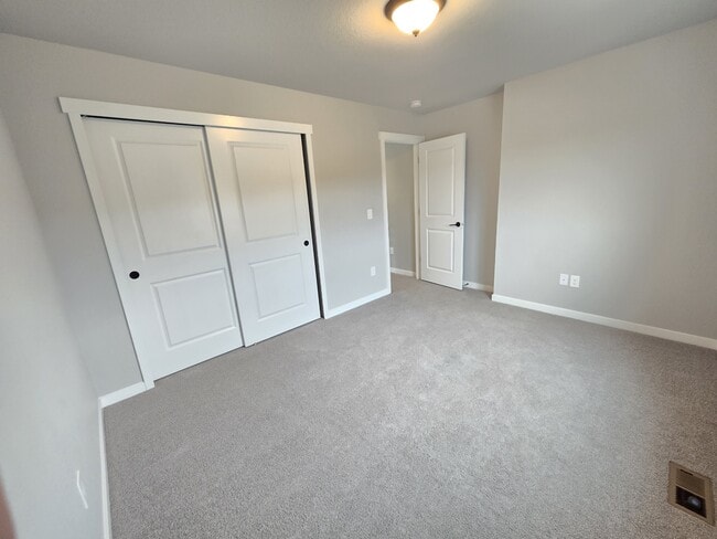 Building Photo - 5446 Mesa Top Dr