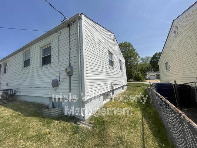 Building Photo - 1105 S Waterford Dr