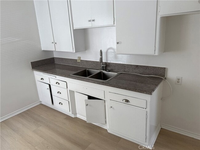 Building Photo - 749 S Berendo St