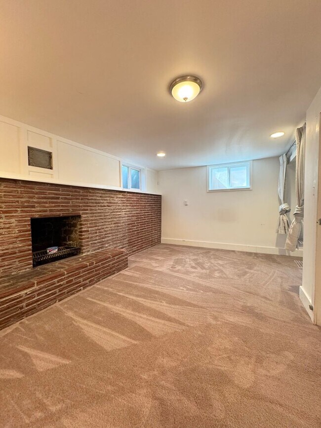 Building Photo - Phinney Ridge Home