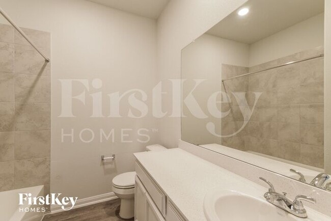 Building Photo - 131 Lk Wy Cir