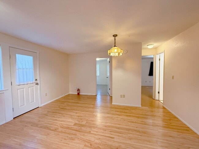 Building Photo - Charming Roosevelt Neighborhood House! - 2...