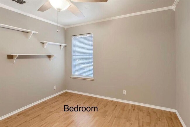 Building Photo - 518 Pecos Cir