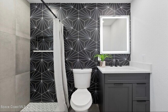 Building Photo - 415 N Shore Dr