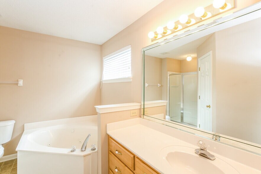 Building Photo - 8408 Cross Point Dr