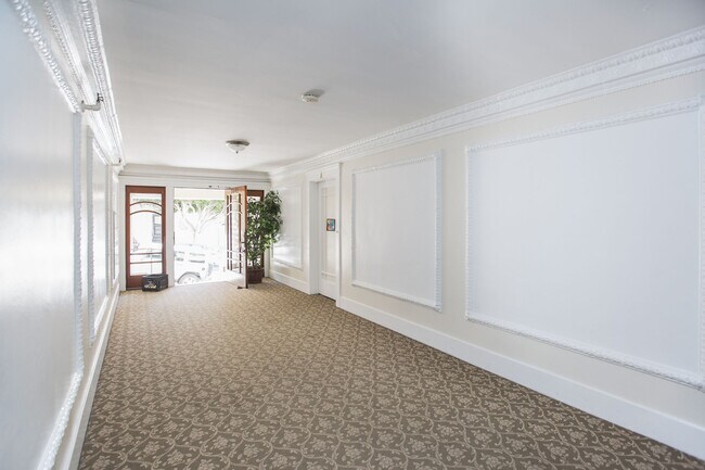 Building Photo - 1801 Leavenworth