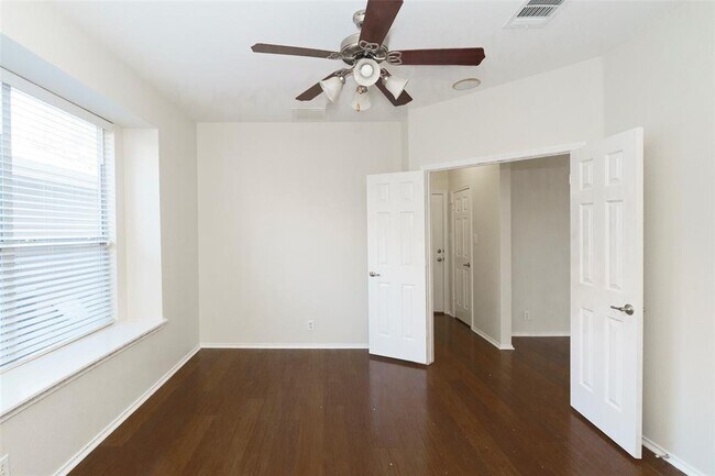 Building Photo - 8528 Harrier Dr