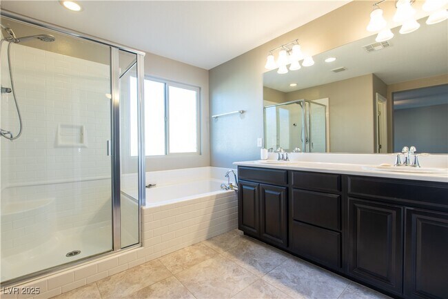 Building Photo - 12382 Loggeta Way