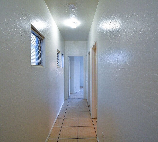 Building Photo - 9201 W Elwood St