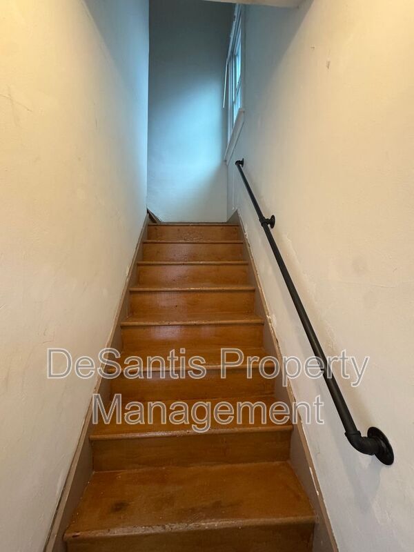 Building Photo - 2450 Starkamp St