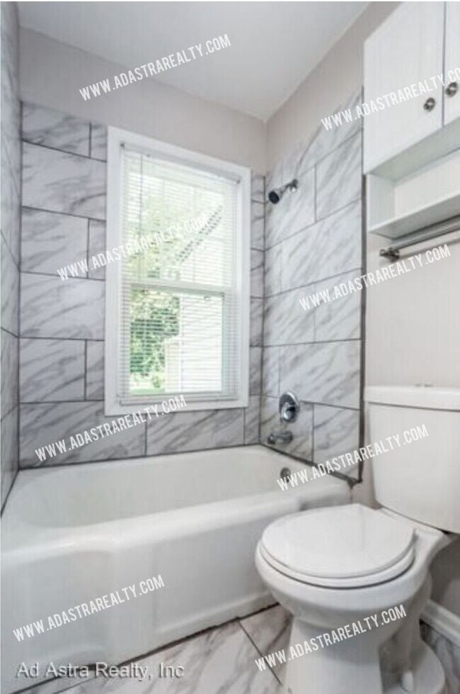 Building Photo - 821 N Crysler Ave