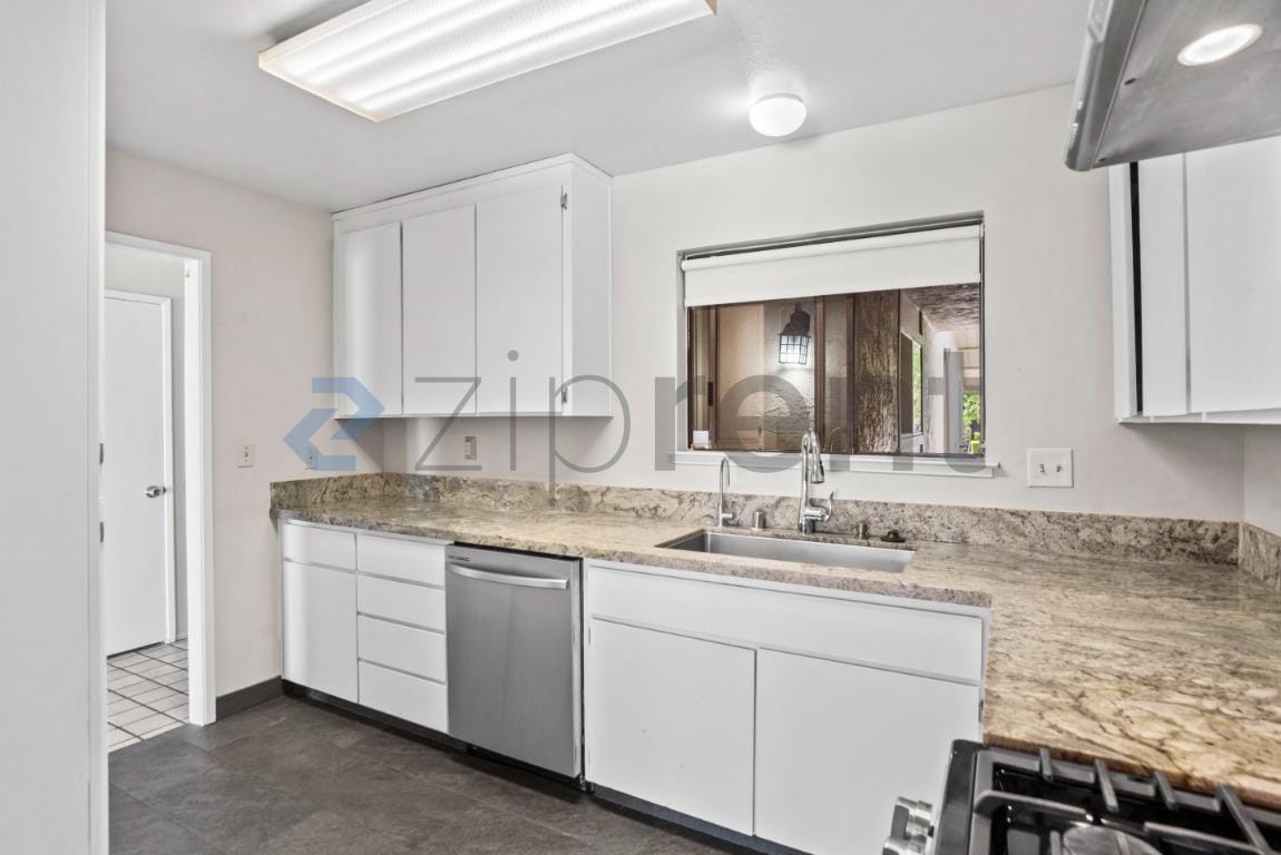 Building Photo - Unit