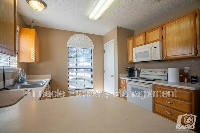 Building Photo - 1204 June