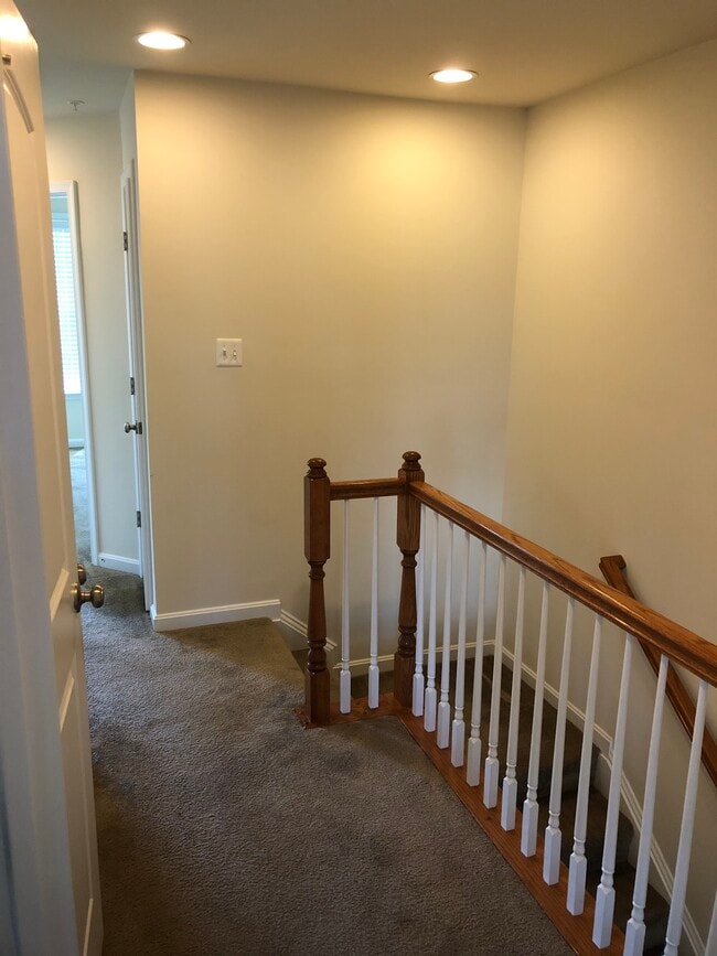third floor hallway - 9814 Smithview Pl