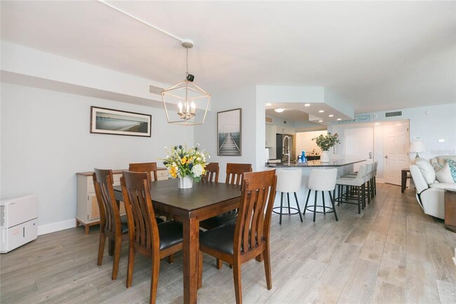 Building Photo - 5729 Del Sol Blvd