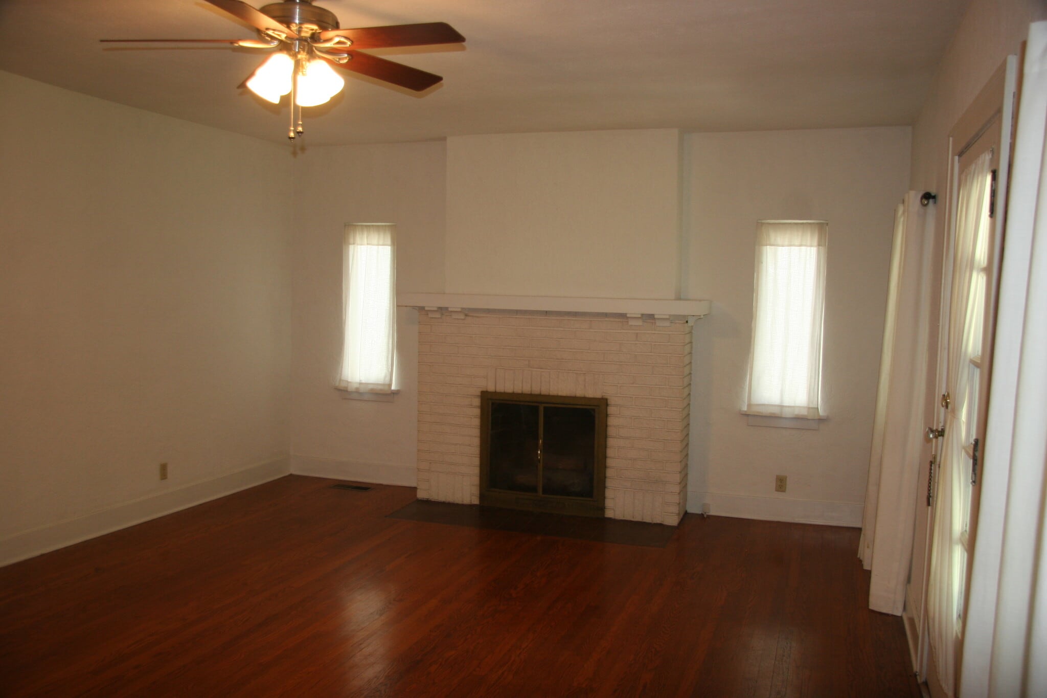 Building Photo - 215 Lincoln St