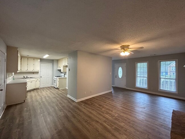 Building Photo - 12 Thomas Crossing Dr