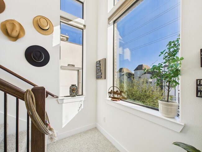 Building Photo - 1404 Spring St