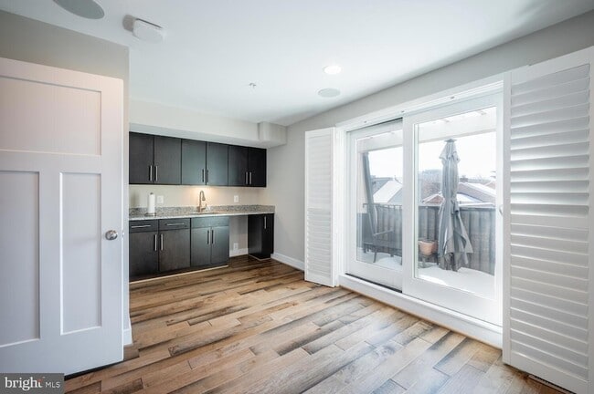 Building Photo - 1126 N Stuart St