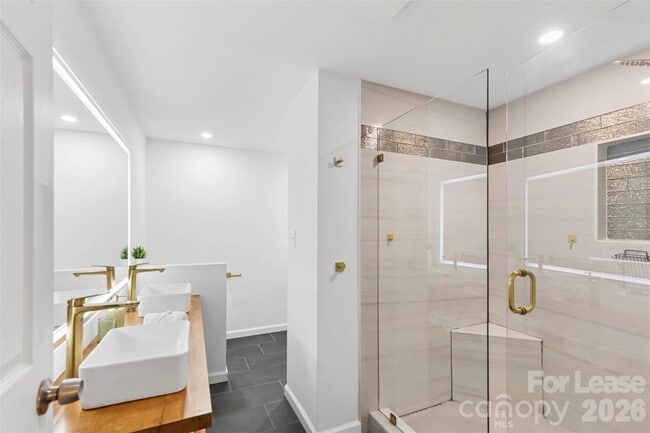 Building Photo - 25033 Molokai Dr