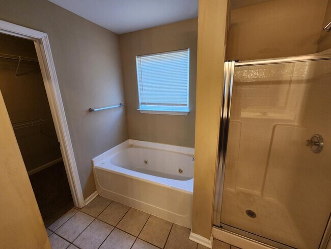 Building Photo - 1594 Overview Cir SW