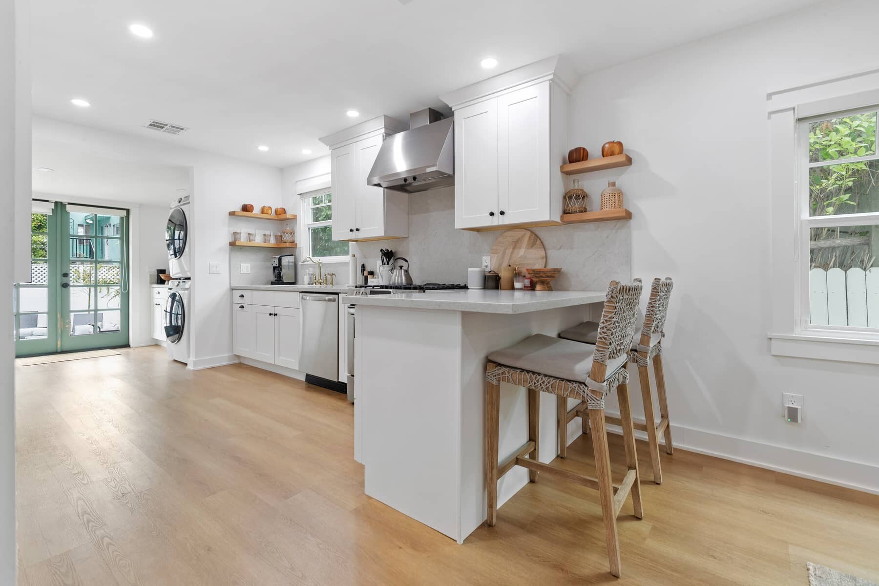 Building Photo - 1425 Cabrillo Ave