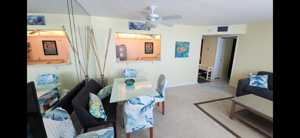 Dining Area - 7135 Collins Ave