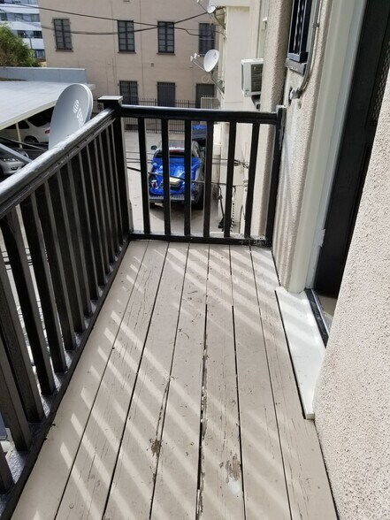 REAR BALCONY - 6328 Orange St