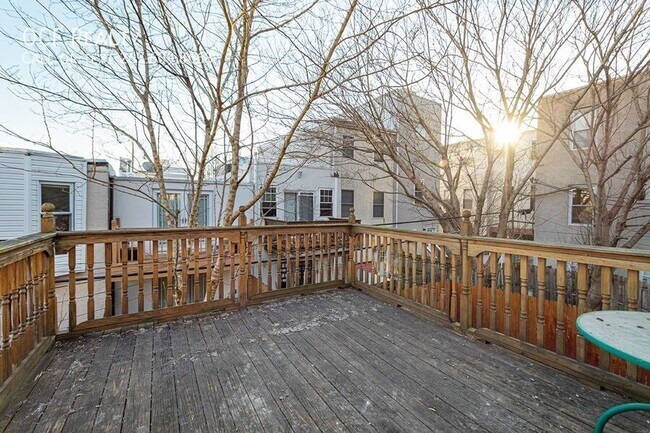 Building Photo - 1532 Christian St