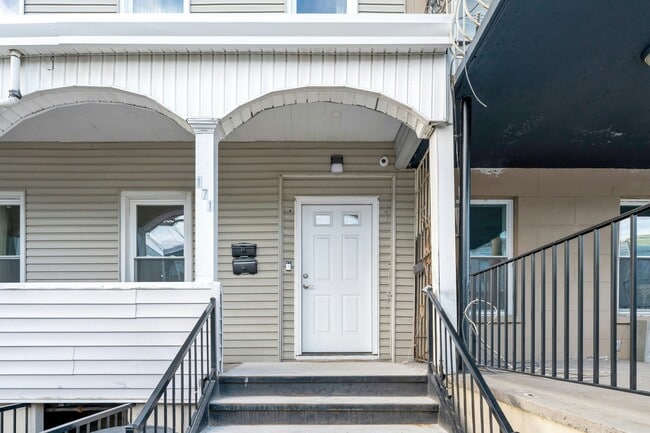 Building Photo - 171 Van Horne St