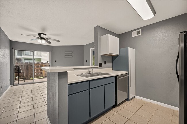 Building Photo - 18800 Egret Bay Blvd