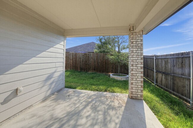 Building Photo - 116 Sir Barton Ln