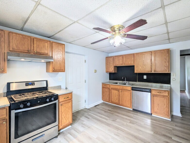 Building Photo - 5139 Carnegie St