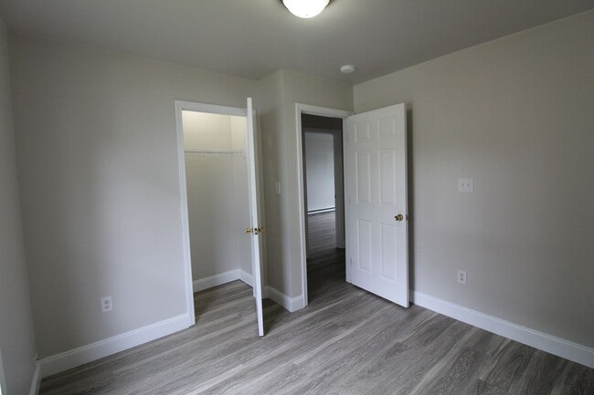 Building Photo - Three bedroom home