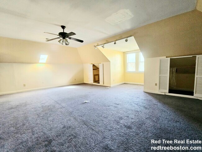 Building Photo - 243 Callender St