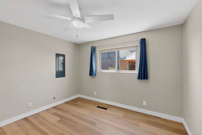 Building Photo - 1109 Paisano St NE