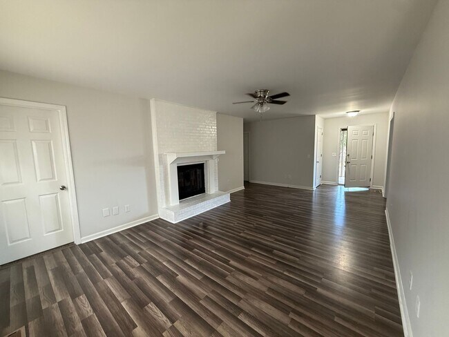 Building Photo - Beautifully Updated 3-Bedroom, 2-Bath Home...