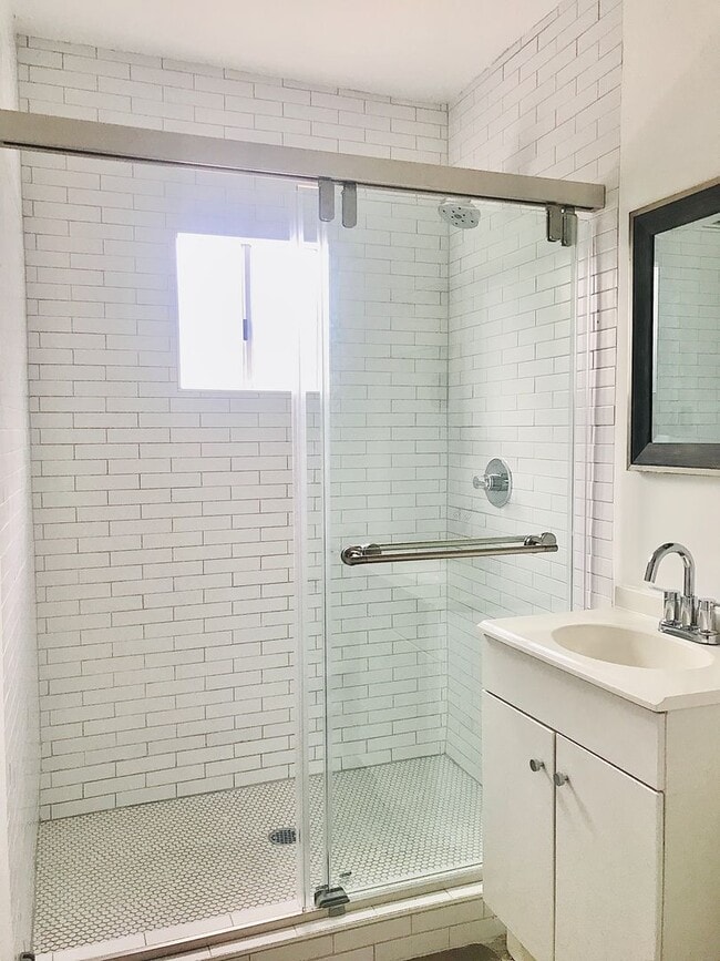 Building Photo - 3659 6th Ave